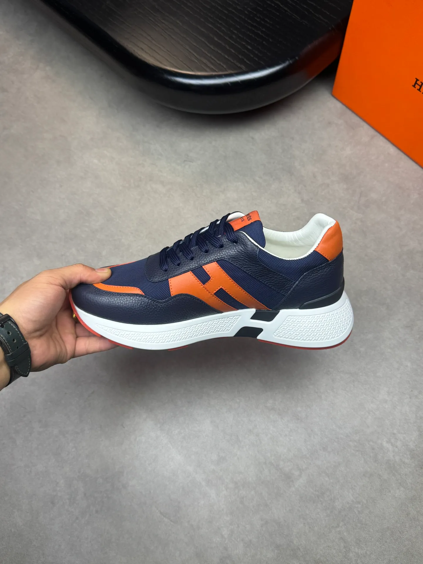 [HERMES] Hermès men's shoes 💰520💰 - high-end quality original items 🔍🔍🔍 casual sports shoes - upper: 🔝 pebbled calfskin, brand high mercerized canvas, body sewn with brand ´H´ totem, tongue brand logo cloth label - lining: water-dyed cowhide -Outsole: Ultra-light T men's shoes 💰U foam·rubber; two-color molded outsole -Ultra-high quality control·Fine workmanship: highlighted (high-end·luxury·grade) -Size: 39-44 (38, 45, can be customized)